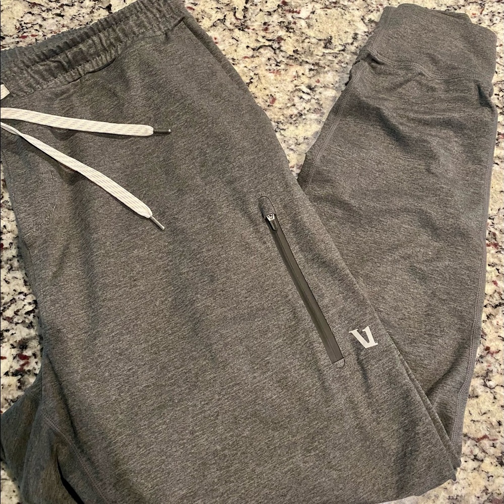 Men’s VUORI Sunday Performance Joggers Charcoal Heather Large
